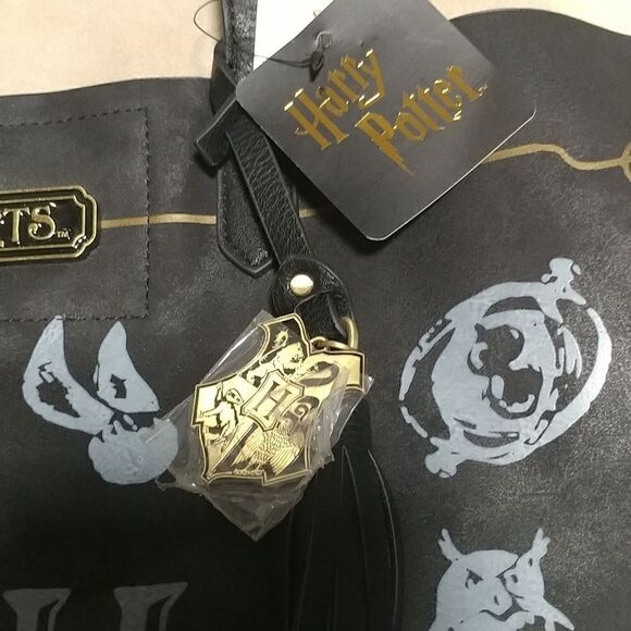 HP 10/21 💜-Harry Potter Hogwarts Tote - Picture 3 of 6